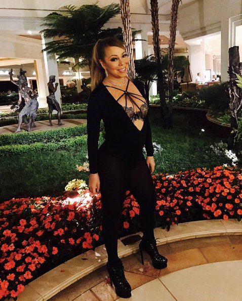 eentertainment's tweet photo. Attention! Another episode of #MariahsWorld is on tonight at 9pm only on E!💋📸: @MariahCarey https://t.co/EYnNUKx7Vj