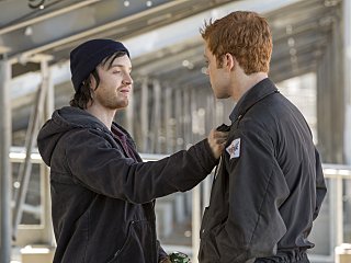 CameronMSOURCE's tweet photo. #Stills | Cameron as Ian Gallagher (w/ Noel Fisher as Mickey Milkovich) in #Shameless S07E10 "Ride or Die" 1/2 https://t.co/ZK0bSqwoom