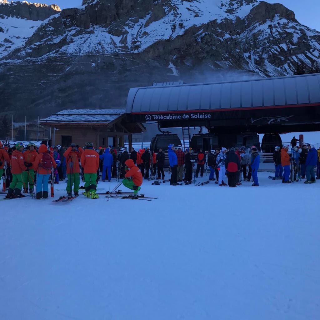 InfantryAlpine's tweet photo. Great 1st day on #ExFROSTEDBLADE A, B Div Trg Grps and BASI 1  &amp; 2 Instructors courses started too #AbetterYou instruction by @Evo2VDI https://t.co/XHv0FCSiBb