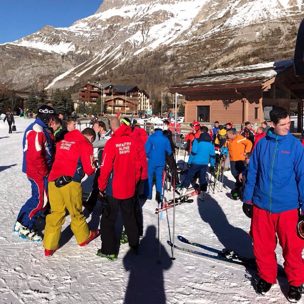 InfantryAlpine's tweet photo. Great 1st day on #ExFROSTEDBLADE A, B Div Trg Grps and BASI 1  &amp; 2 Instructors courses started too #AbetterYou instruction by @Evo2VDI https://t.co/XHv0FCSiBb