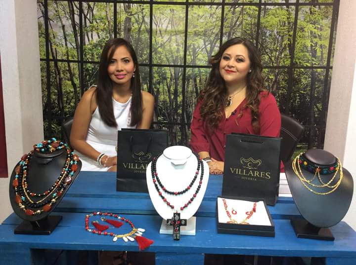 EXPOTRENDY's tweet photo. #entrevista #programa tv @YaEsHora10 por @Canal10Chiapas @perlavillares platicando de su coleccion a presentarse en #ET2016 #quintaedicion https://t.co/7uXROHQ05P