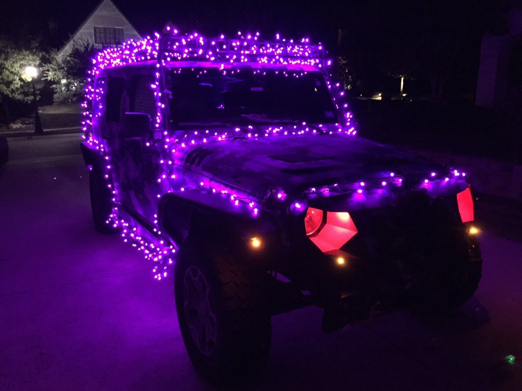 JeepEat's tweet photo. Holy holidays @DamonRHickman everyone follow him ASAP this is amazing!!! #jeeplife https://t.co/3tK7Xe5QgM