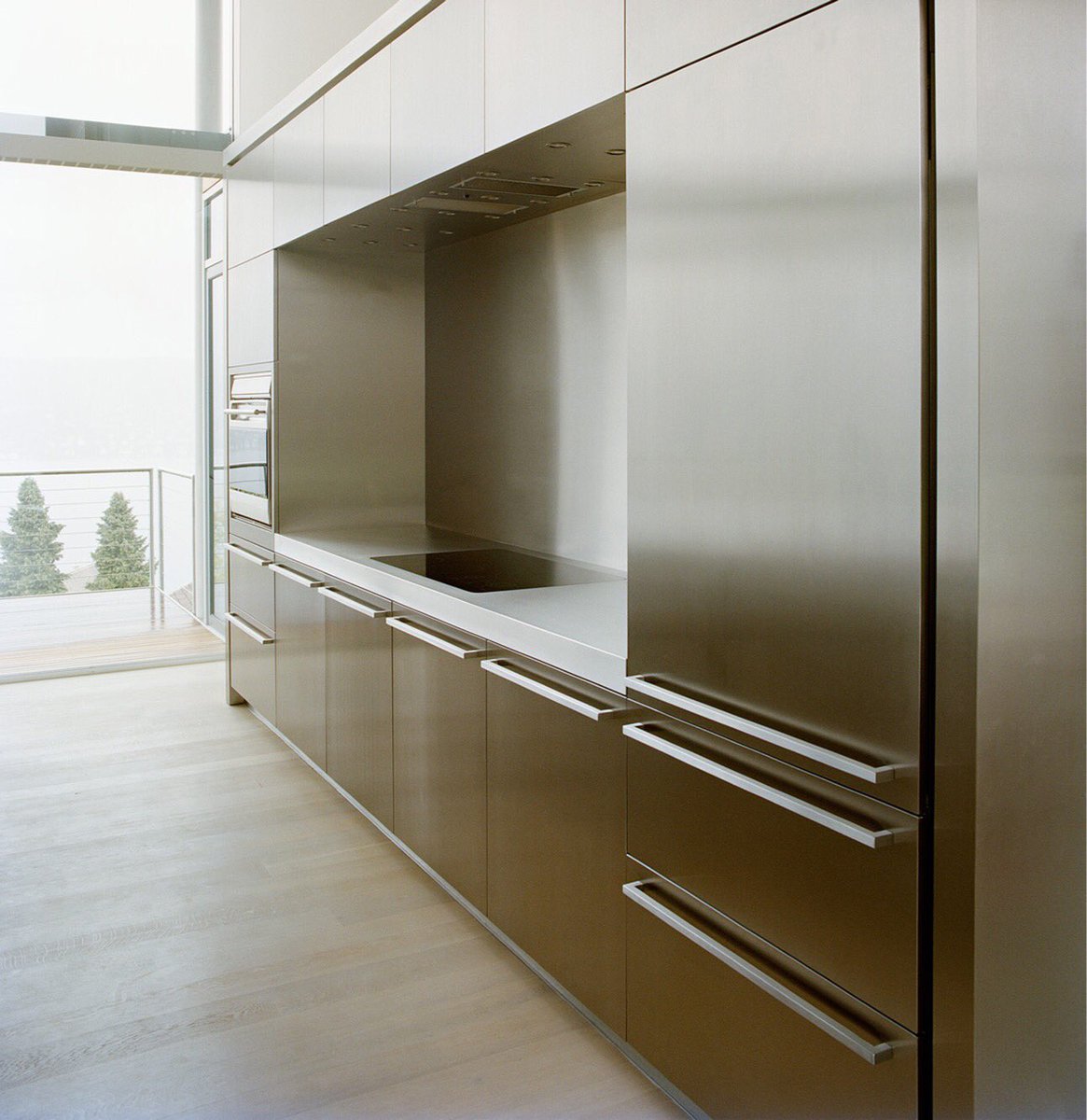 strato_design's tweet photo. Keep your kitchen in an elegant way with Strato Cucine #kitchen #interiors #architecture #home #madeinitaly #custommade #design https://t.co/SHlsXeHwQE