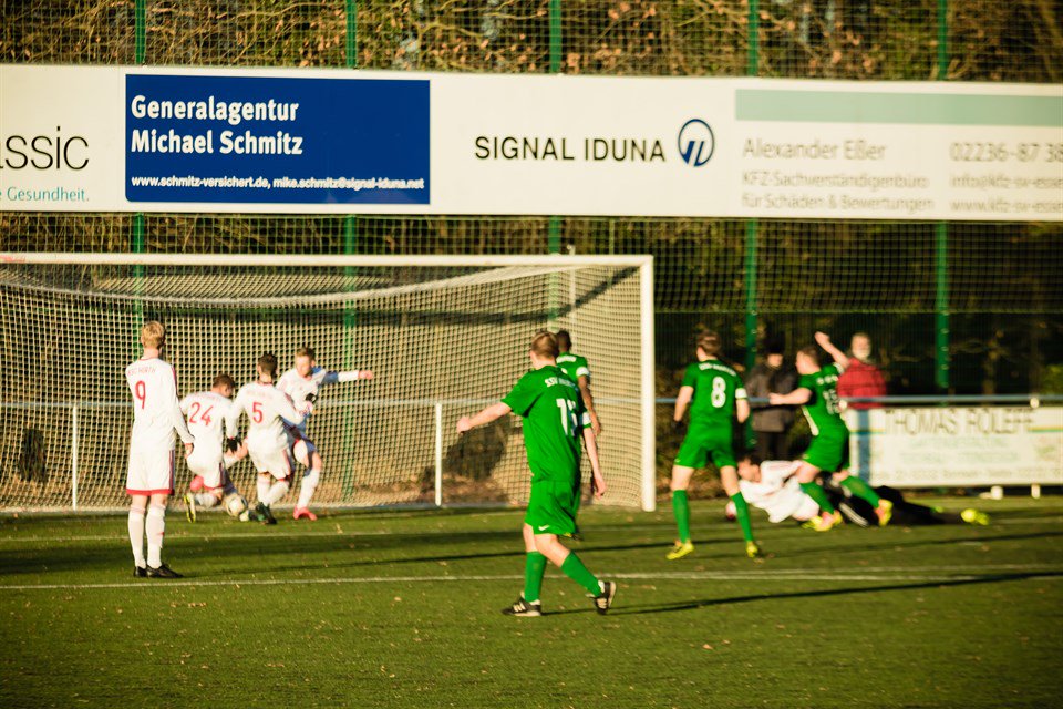ssvmerten's tweet photo. Bilder vom Spiel SSV Merten - GKSC Hürth
https://t.co/GDjP73P7f1
#ssvmerten #landesliga #herbstmeister https://t.co/AZKBbvyj1I
