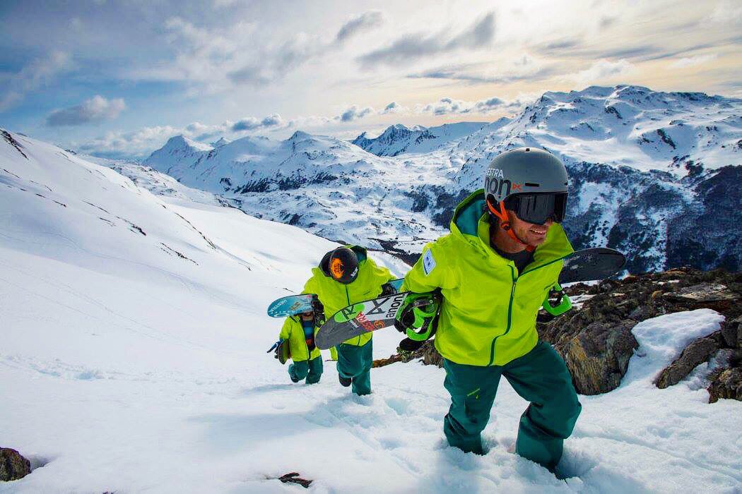 TheSnowPros's tweet photo. We have the best morning commute on Earth 🌏 https://t.co/2qCxOZsN4d https://t.co/dEEI3Feq9e