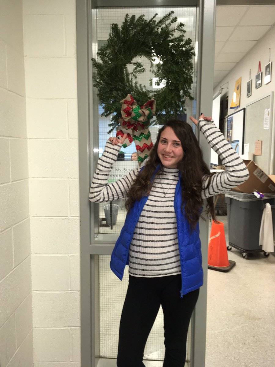 kdaleffa's tweet photo. It's beginning to look a lot like Christmas!! FFA Wreath Sale is underway! Small: $6 Medium: $8 Large: $10 

See Mrs. Beasley if interested! https://t.co/D60RL5QhBG