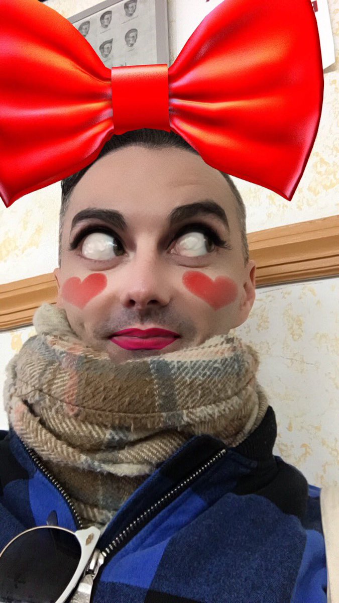 TheRobbieTurner's tweet photo. When UR not feeling 💯‼️ Make URself laugh. 🎀
#laughteristhebestmedicine #queenofsideeye #dragrace #gayboy #bows #alwayslooklikeyouhavemoney https://t.co/klZfC3x8D5