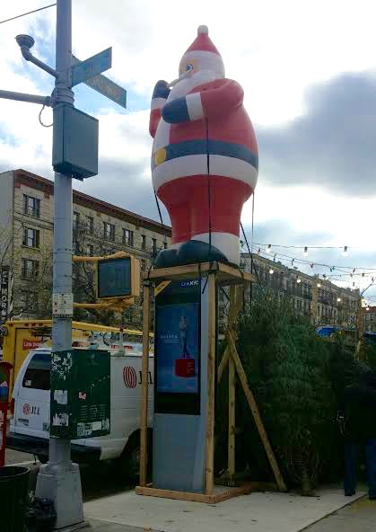 LinkNYC's tweet photo. Seen in NYC 👀 Santa's Gigaboot Wi-Fi 🎅 https://t.co/YOvMwuM4vN