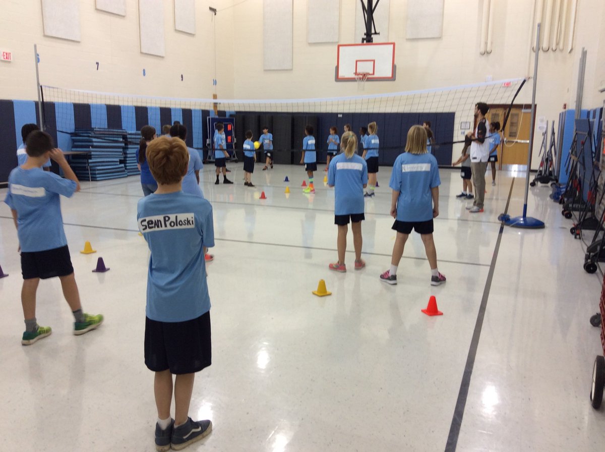 HighFlyingHawks's tweet photo. Volleyball in Mr. Goode's 6th grade, 6th period class!  #gvmspride #healthyhawks https://t.co/35uyRIPeIC