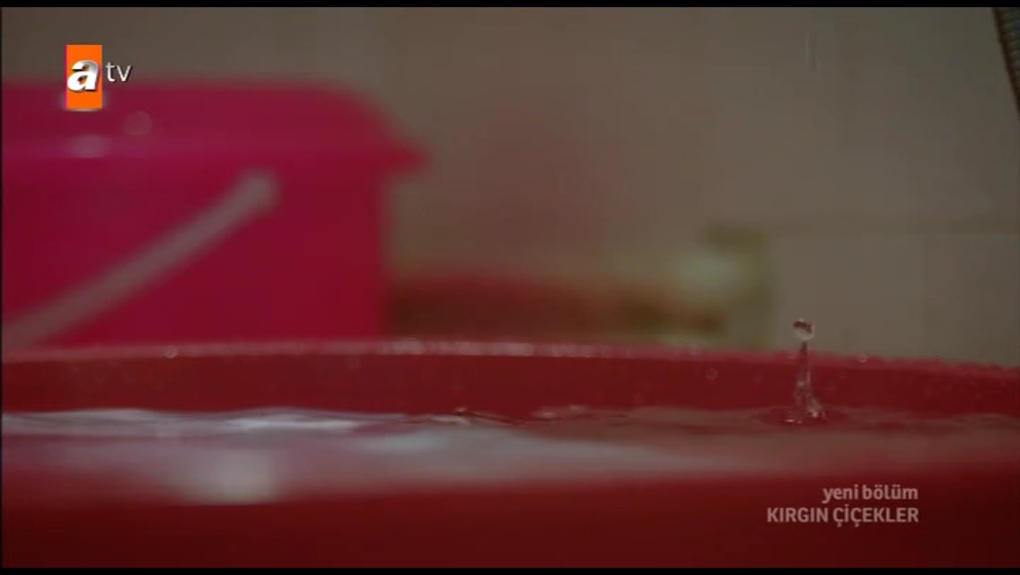 MuzikveTV's tweet photo. Tüylerim diken diken oldu...

#kırgınçiçekler #enbüyükacım https://t.co/KOa5ym3dNu