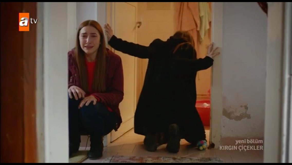 Tüylerim diken diken oldu...

#kırgınçiçekler #enbüyükacım