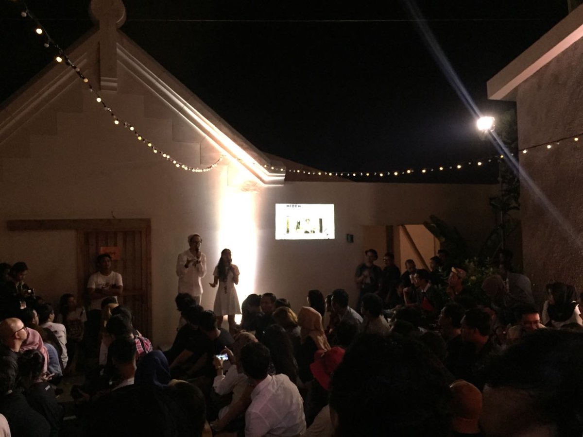 Sedang sharing pengalaman <a href="/endahNrhesa/">Endah N Rhesa | endahnrhesa.tez</a> saat Midem Festival, Perancis 😊 #earnightreport