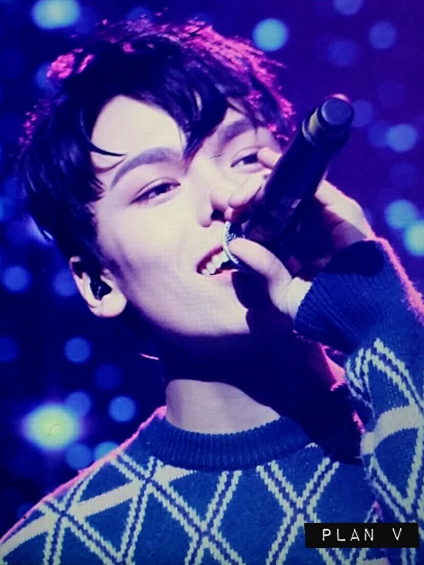 vernon_17s's tweet photo. [PREVIEW] 161205
SEVENTEEN VERNON
3RD MINI ALBUM
#GOING_SEVENTEEN Show Case
#붐붐 #세븐틴_너_때문에_붐붐 #버논
c: blossomS, planV https://t.co/x46d35gbqW