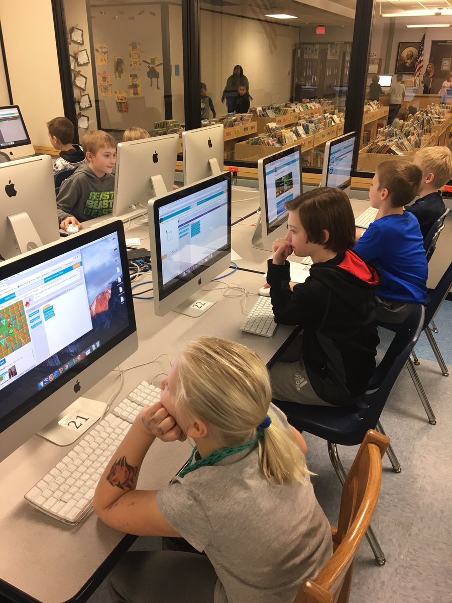 MrsVolksClass's tweet photo. Starting our week off with the #HourofCode .My students love computer programming! #tatankaSTEM @codeorg https://t.co/auFOfn5kpE