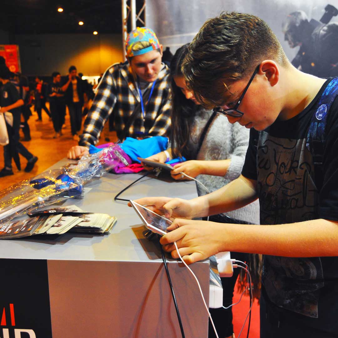GeneraGames's tweet photo. Fans got to meet @YouTube #gamer @Manucrafting at Genera's #gamingfest16 stand over the weekend #CoverfireGamingFest https://t.co/mBtQr622NH