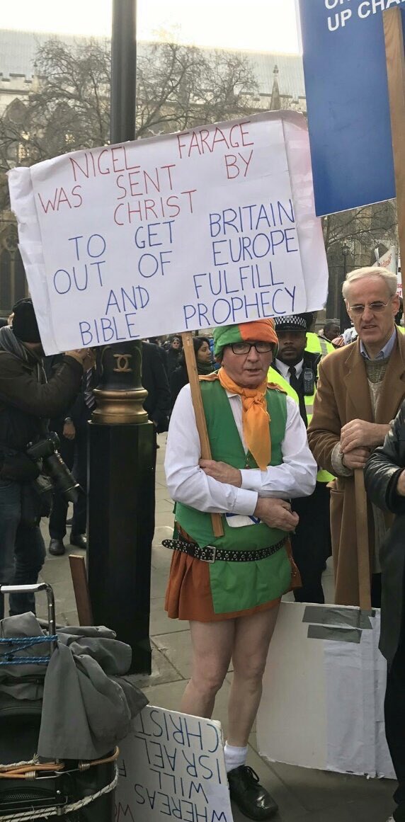 Pandamoanimum's tweet photo. I see your dad isn’t taking the divorce well. https://t.co/LRnpw95ZrN