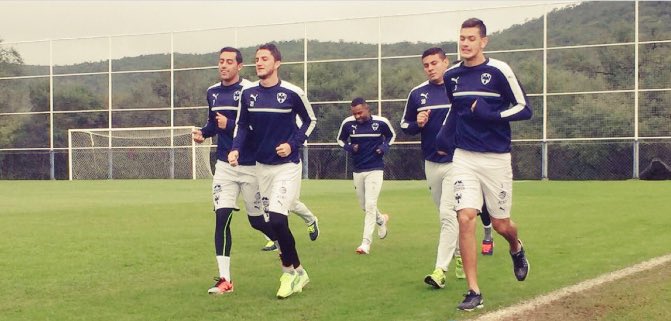 Pasion1945's tweet photo. El plantel ya reportó y comenzó la preparacion de cara al clausura 2017 #Rayados https://t.co/a5vAb2NOLm