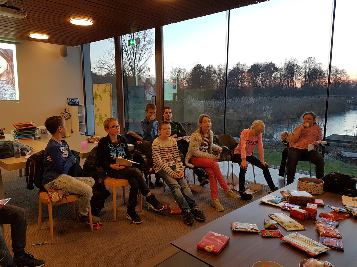 Pepernoten veiling. Bieden op pakjes en rekenen maar! #pfs #rekenen #kemphaan #stad en natuur #sinterklaas