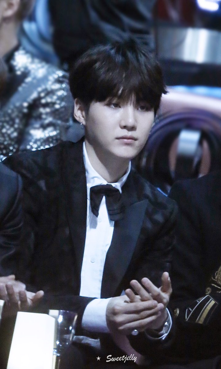 aminy1028's tweet photo. 161202 MAMA
#방탄소년단  #BTS #슈가 #SUGA #민윤기 https://t.co/hRZlT728pO