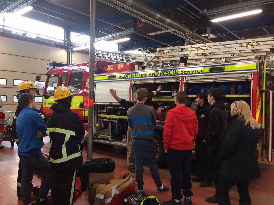 clackscsss's tweet photo. Day one at the fire service, looking forward to the rest of the week! #healthandsafety #PPE #squaddrills https://t.co/BpXk53skSN
