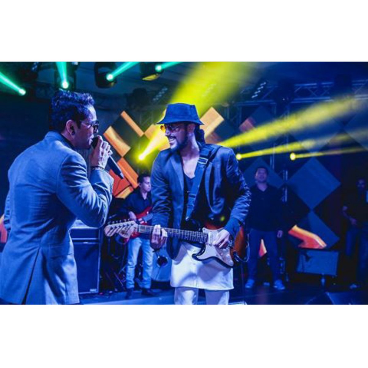 Ruskiflow's tweet photo. DALE MAS MUSICA A TU VIDA Y SE FELIZ...✔ https://t.co/s6pdHX9MN0