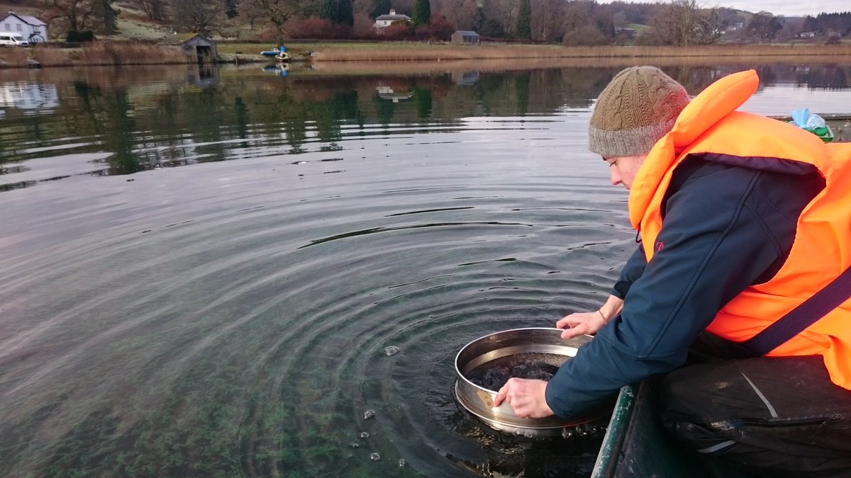 ProfJGrey's tweet photo. Glorious sampling Ekman on #Esthwaite #CEHLakes with @ellprice @msc_fame @eizaguirrelab #fieldtrip @freshwaterbio @QM_sbcs https://t.co/ceaGpsgiLg