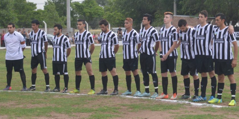 MarioQuiroga19's tweet photo. Una familia⚽️❤️ #AQFC⚫️⚪️⚫️ https://t.co/YkBjAyk90n