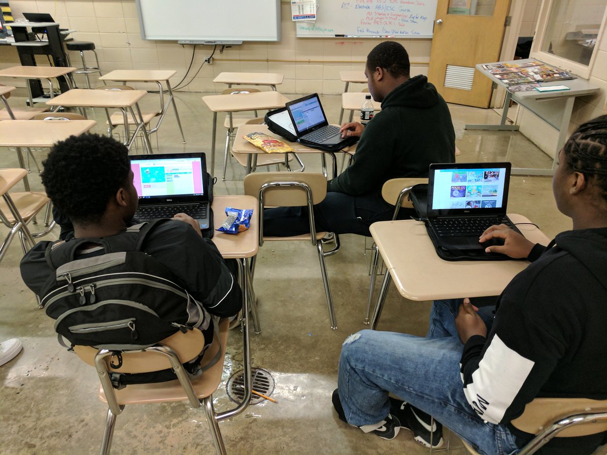 a5careercampus's tweet photo. #AndersonFive Automotive class getting theirs hands dirty with #HourofCode. #A5careers https://t.co/lawXRonjR1