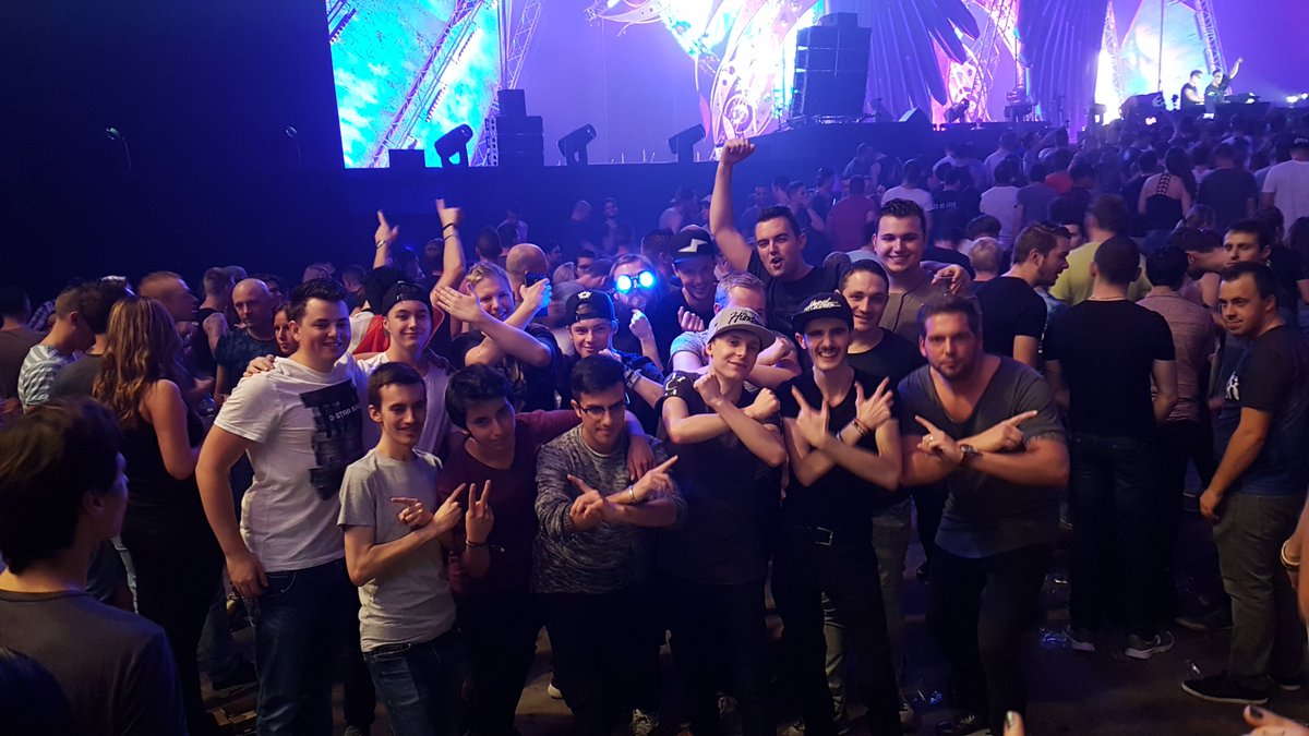 xrawrecords's tweet photo. Throwback to the @xbonerecords & X-RAW meet-up at #qlimax2016!
Who do you spot? https://t.co/AiXwpFZg6w