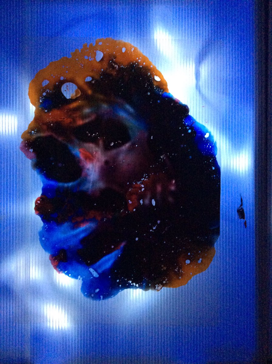WagtailOaktree's tweet photo. @vweston8 @HelenCaldwel What a fun science lesson with light &amp; materials. Thank you @vweston8 https://t.co/3UpBE2Z5a2