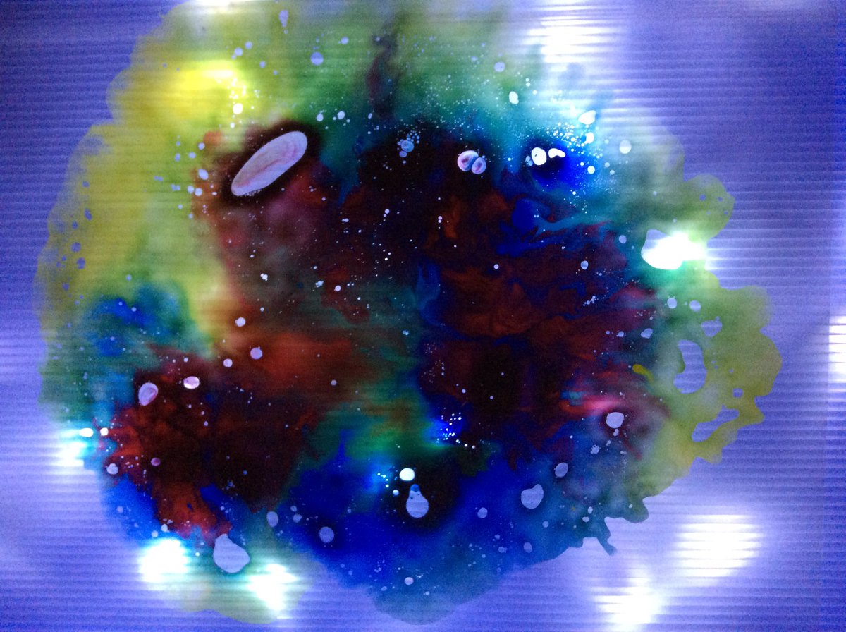 WagtailOaktree's tweet photo. @vweston8 @HelenCaldwel What a fun science lesson with light &amp; materials. Thank you @vweston8 https://t.co/3UpBE2Z5a2