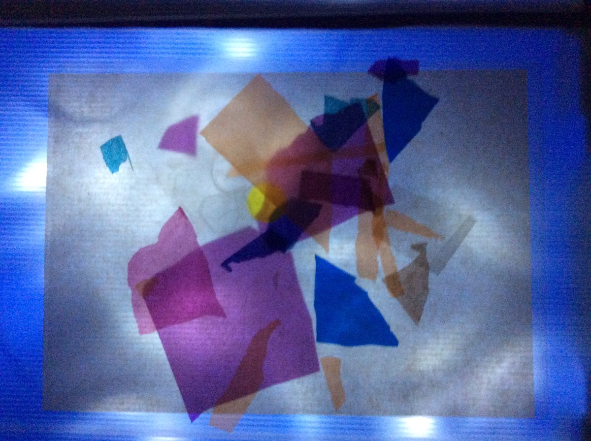 WagtailOaktree's tweet photo. @vweston8 @HelenCaldwel What a fun science lesson with light &amp; materials. Thank you @vweston8 https://t.co/3UpBE2Z5a2