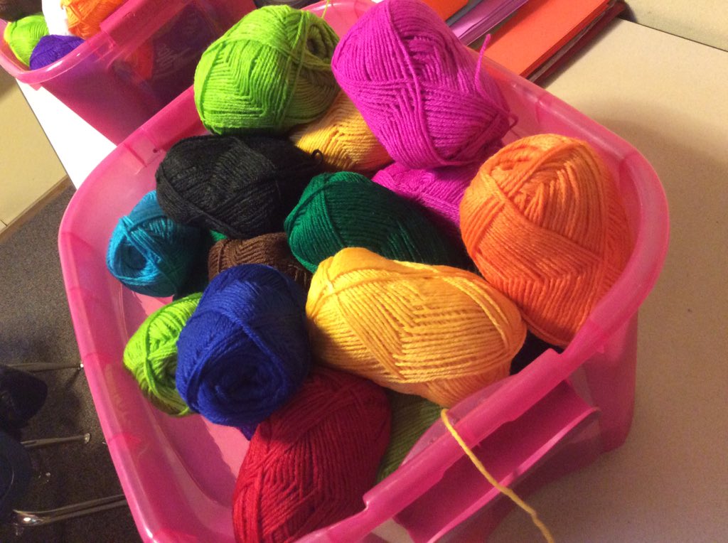 amc1409's tweet photo. Finger-knitting fun! #PioneerJourney #WagonsHo #LamplighterLearns https://t.co/OK80Fj2vtI