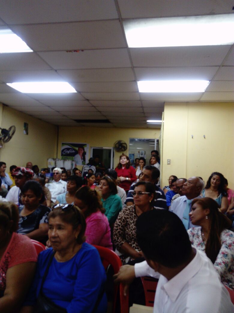 crctarqui's tweet photo. Fortaleciendo la Revolución 1er Asamblea del mes 2 Diciembre/16 #CONOLISPT #VamosPorMas #todotodito35 @JPAISNacional @SofiaEspin35 👍 https://t.co/IgWfi4v9oL