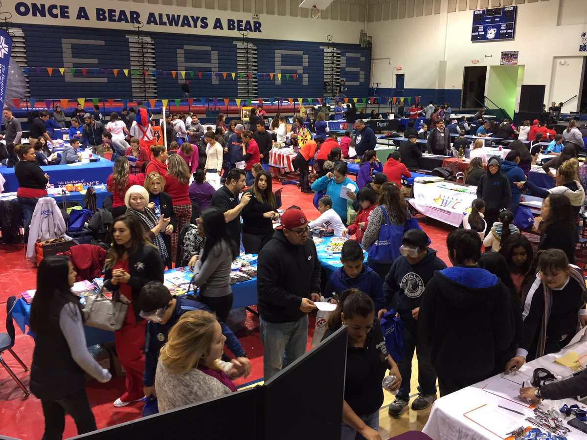 AustinVoices's tweet photo. Great crowd at first El Paso United as One! Festival Saturday at Bowie HS. #csrising @AustinVoices @episd @TexasAFT https://t.co/k0DtS2VOwV
