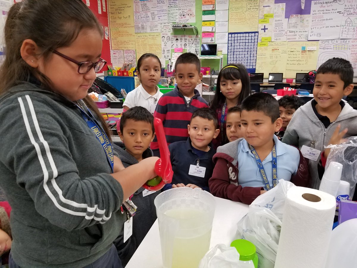 krn_watson's tweet photo. Learning how to make lemonade for our next procedural writing. #lifeexperience #secondwrites #studentengagement @LakelandES @LewisvilleISD https://t.co/9Awba3V7tm