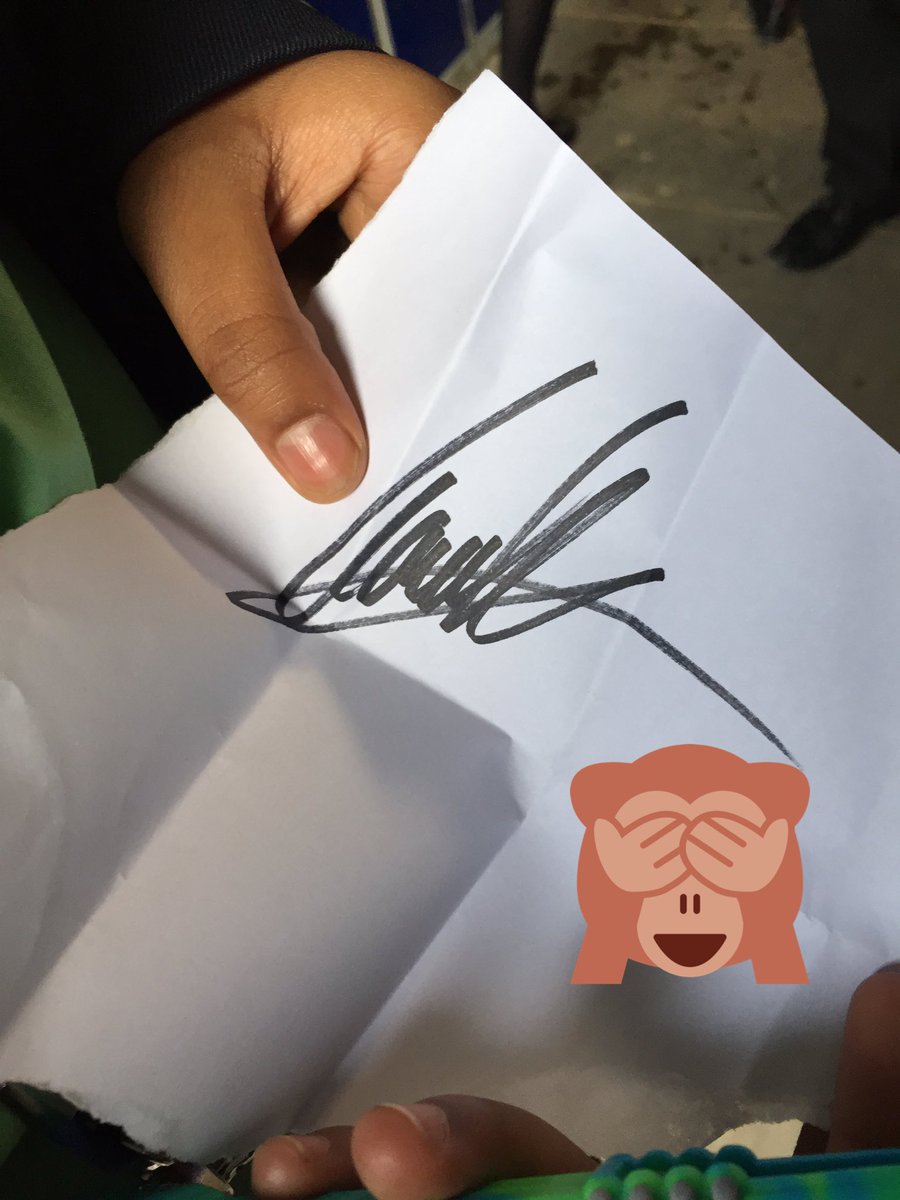 llydiax's tweet photo. I got a signature of a famous Olympic runner (my friend is holding the paper ) 🎉🎉🎉🎉 https://t.co/qASRVqRRbO