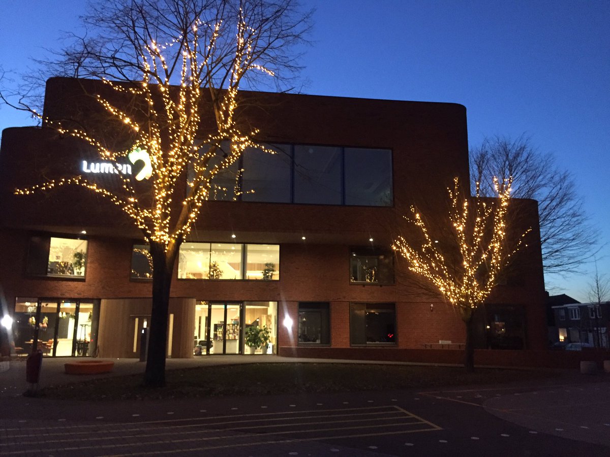 Obs De Uitvinding staat in in het licht in het prachtige pand Lumen. Op naar de kerst.