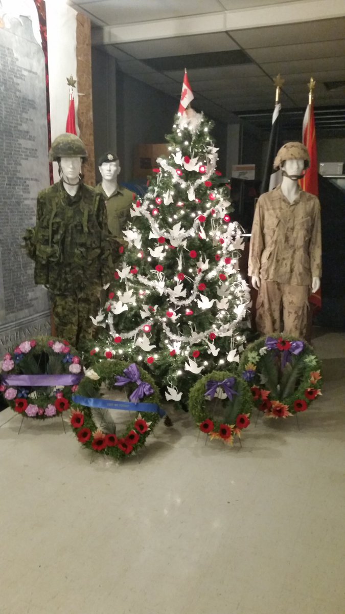 POHDave's tweet photo. Christmas 🌲 in the Portraits of Honour Studio 🎅 https://t.co/ofgCftrbSm