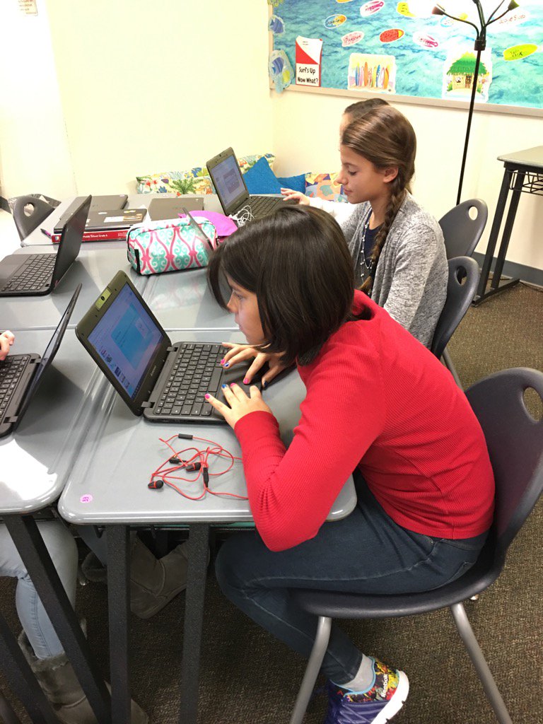 MsClarkCTE's tweet photo. LAB 21 Hour of Code at UMS #FCPSCTE  #FCPSHOC #HourofCode https://t.co/0ovsAgbZsP