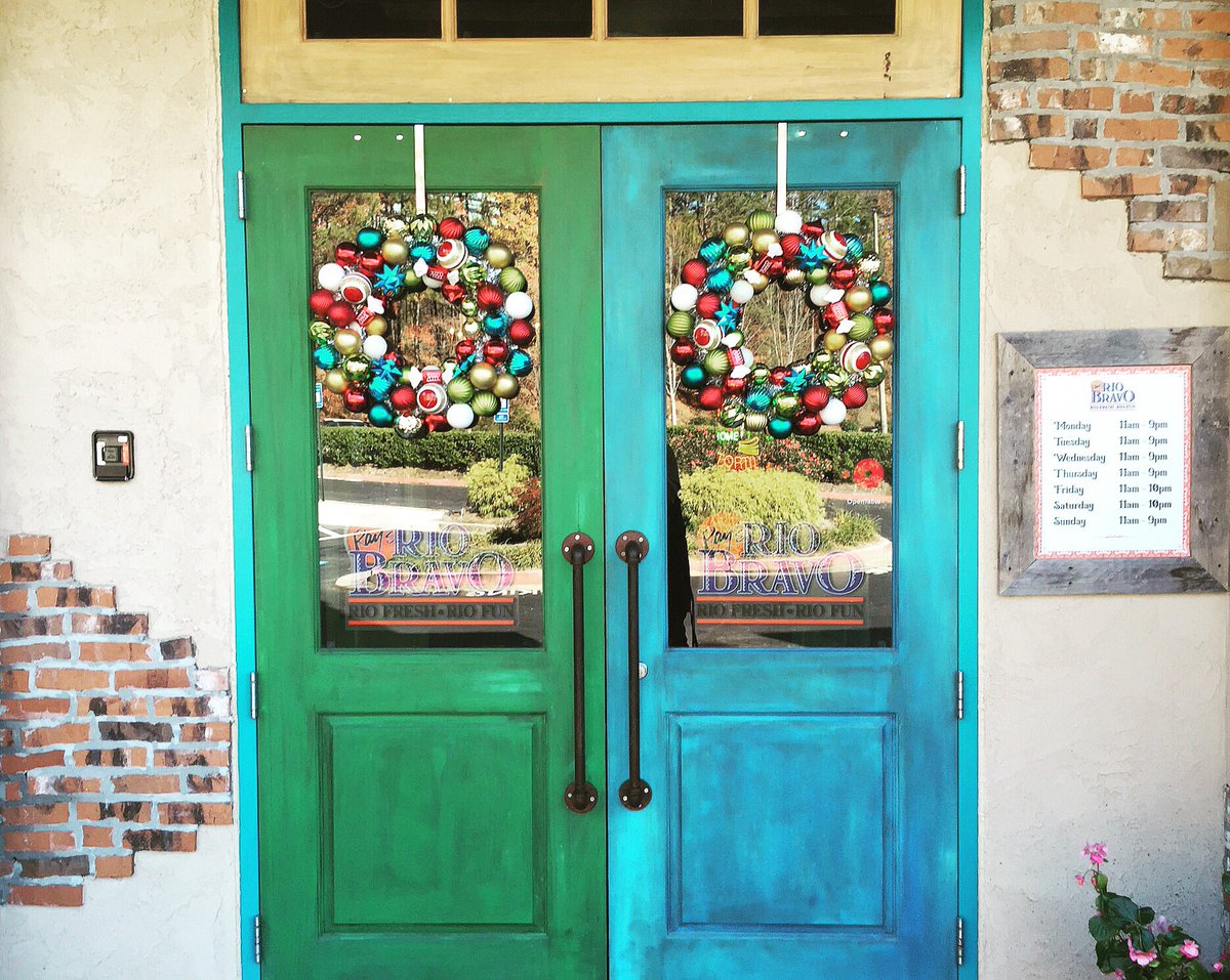 raysriobravo's tweet photo. We are open and ready to serve you! #tistheseason #happyholidays #christmastime https://t.co/HsVnQN5xS6