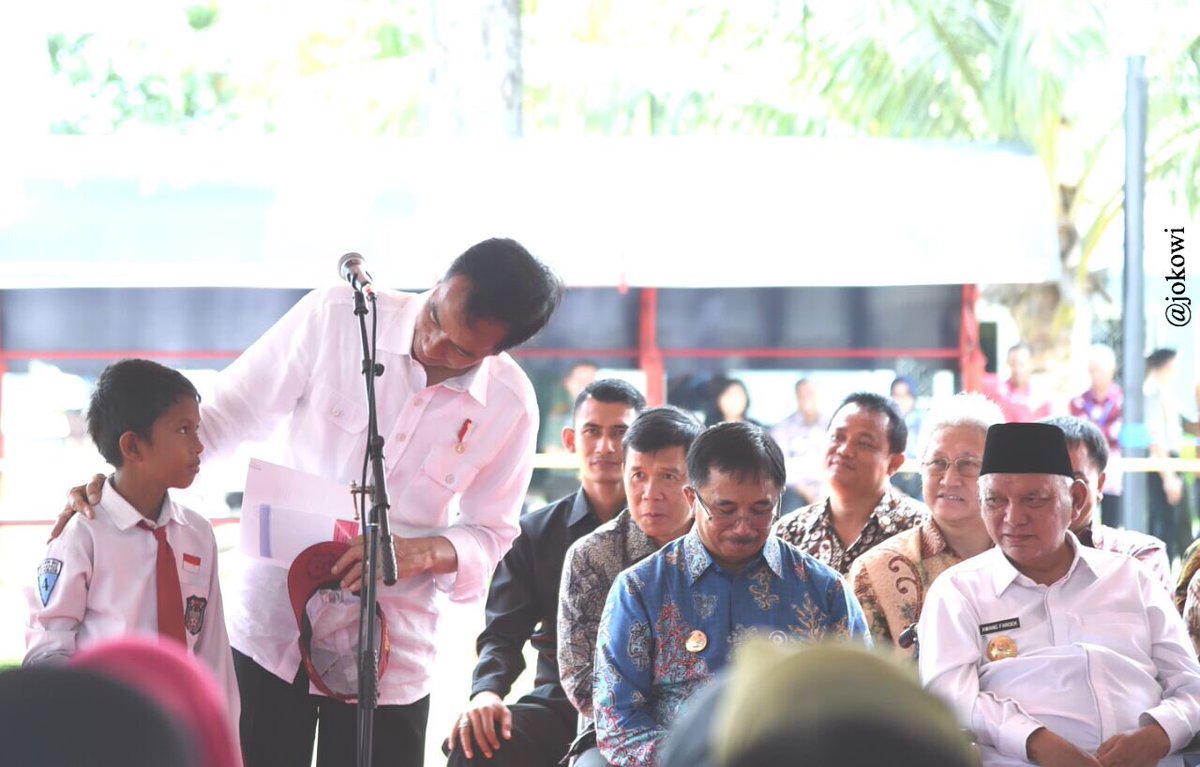 jokowi's tweet photo. Bangsa yg maju SDM-nya sehat. Makanan tambahan melengkapi asupan kalori janin/balita supaya anak2 kita sehat &amp; pintar -Jkw https://t.co/7lP7nQktD7