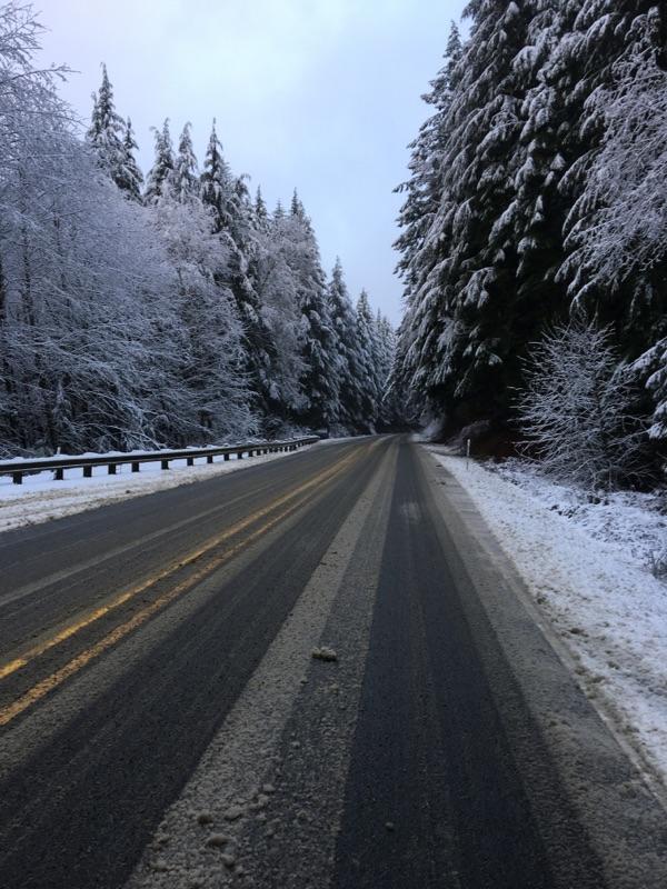 ORStatePolice's tweet photo. We've been responding to numerous weather related crashes statewide. Here is HWY 26 in the coast range. #knowbeforeyougo #gottraction? https://t.co/zBW6D1jsKT