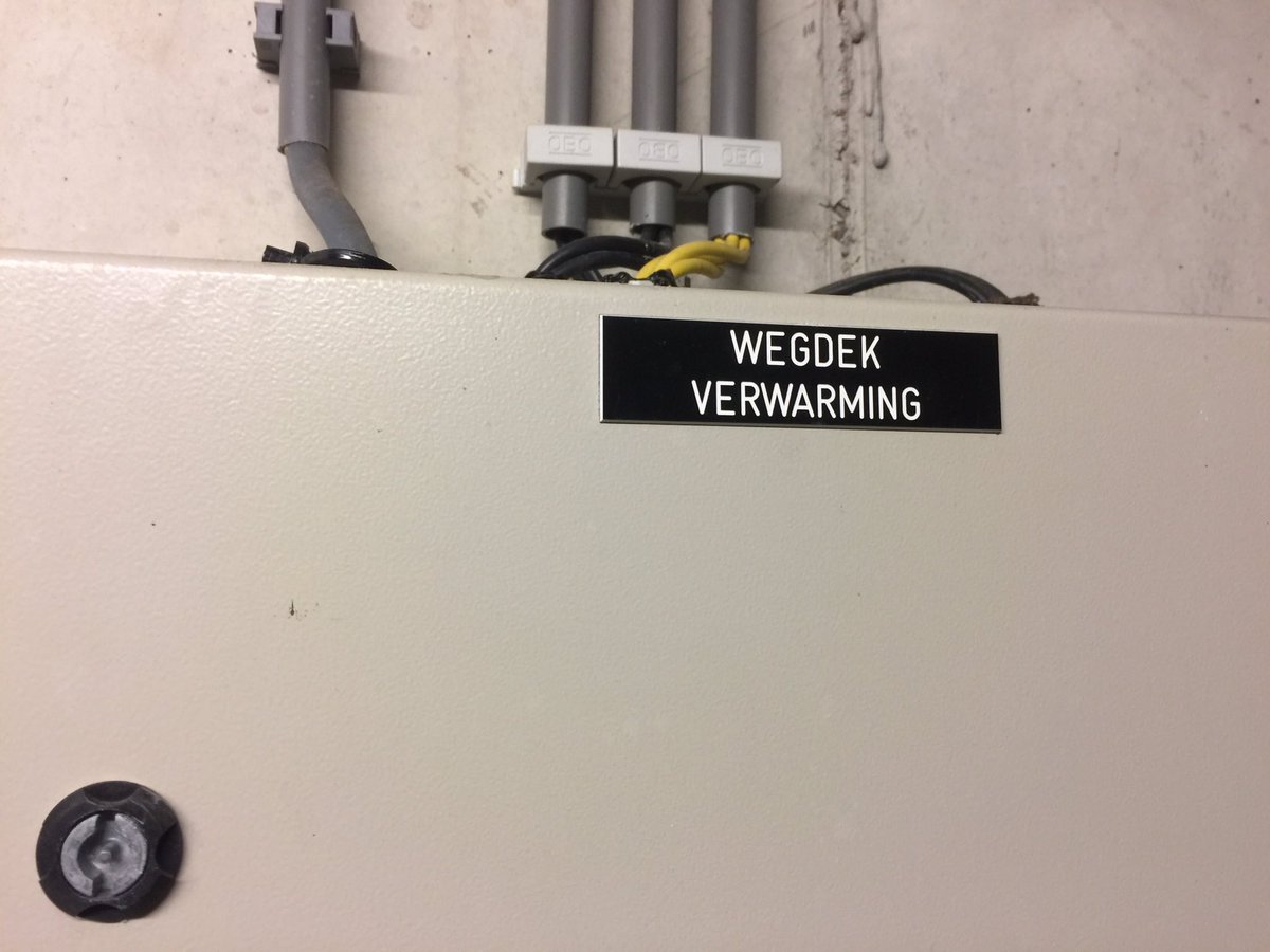 ClimaPro's tweet image. Zo morgenochtend hoeft de klant niet te strooien!! Dit pakken we gelijk mee! Multi inzetbaar zijn we.