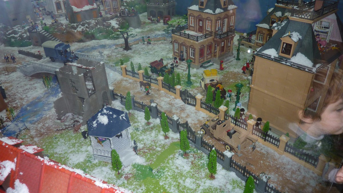 yagho_art's tweet photo. Menudo curro el de #amclicks con el diorama victoriano de #playmobil, un trabajo sensacional, disfrutadlo!!!! parte 1 https://t.co/OnDcOCTaXC