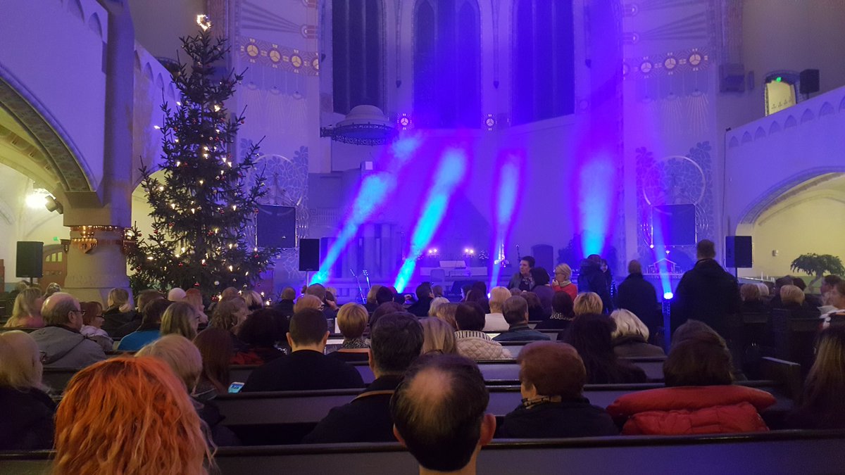 helpat_1's tweet photo. @satuannukkas @JAholaofficial Joulun aikaa 🎄🌟😊 https://t.co/Pn13Fbm0mN