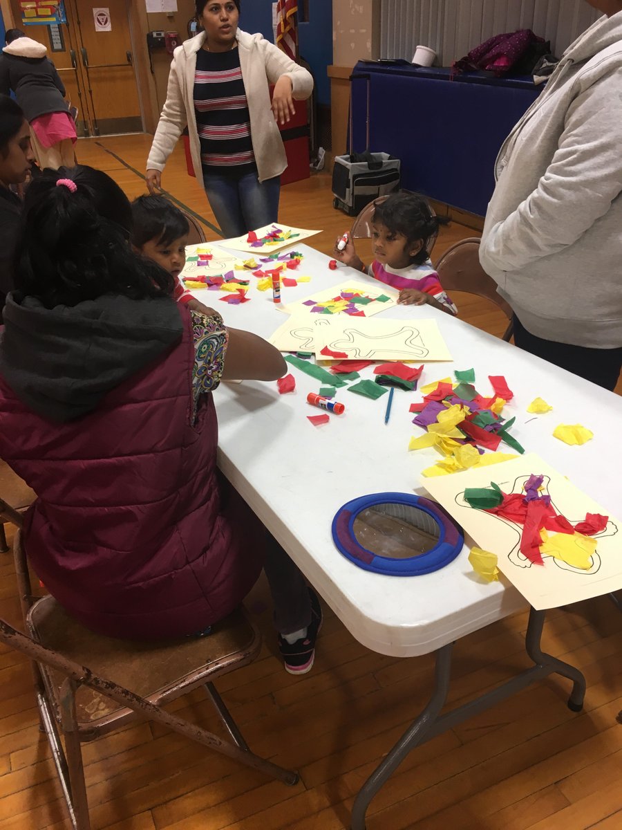 MPSOEP's tweet photo. CollaborativePlayGroup @MPS_Waddell @MPS_Verplanck. Parents/kids had fun identifying feelings, pasting colors, and creating happy/sad faces! https://t.co/TGhfcwQFVC