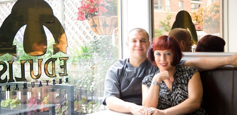 ViewtheVibe's tweet image. We're so impressed by how this #Toronto restaurant responded to some horrible reviews... buff.ly/2gtRuXe #handledlikeapro