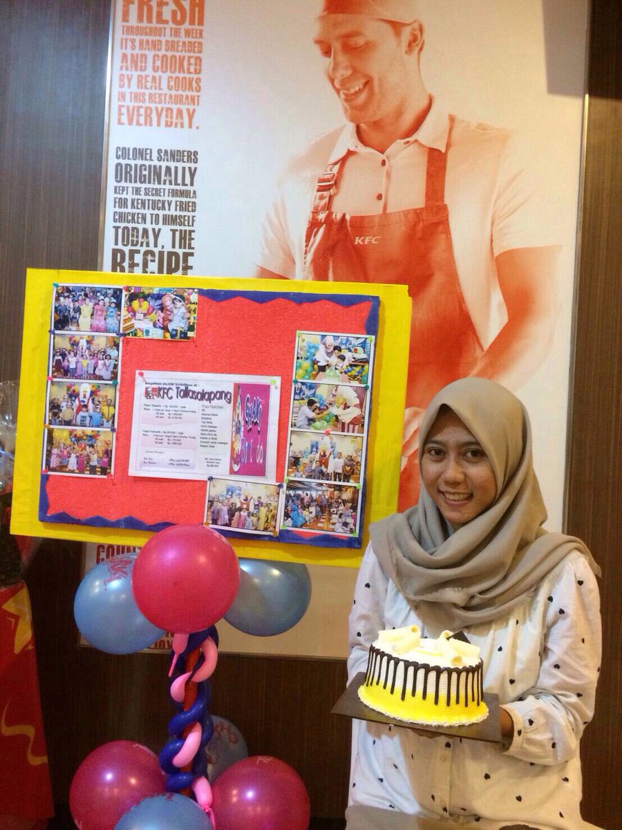 cutekss's tweet photo. Beli kue ini khusus kauji seorang ozy 😂 happy b'dayyy @OZYADR_  🎉🎊🎂 all the best wish for you 🎂🎉🎊 #ozy18th #fz7th https://t.co/bws3j24USP