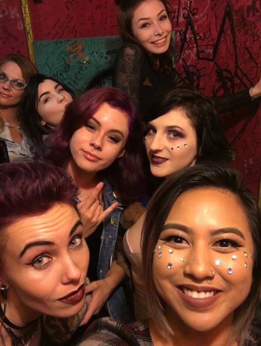 TheFinalGir1's tweet photo. Met some amazing #womeninhorror ! #thethetagirl #truthfoundation #slasher @WiHmonth https://t.co/895I81dy0O